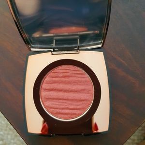 Faces Canada blush